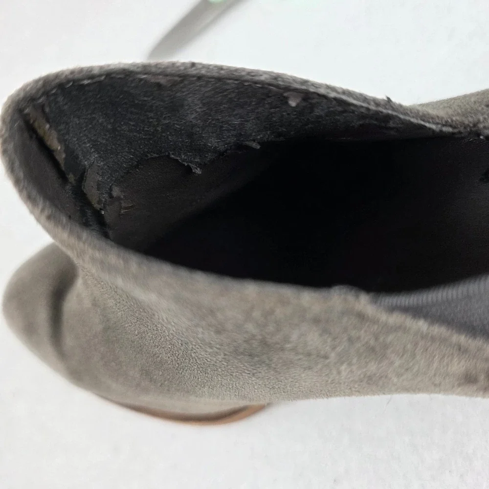 Vince Camuto Gradra Grey Suede Side Cutout Pointed Toe Block Heel Shooties 7.5 M